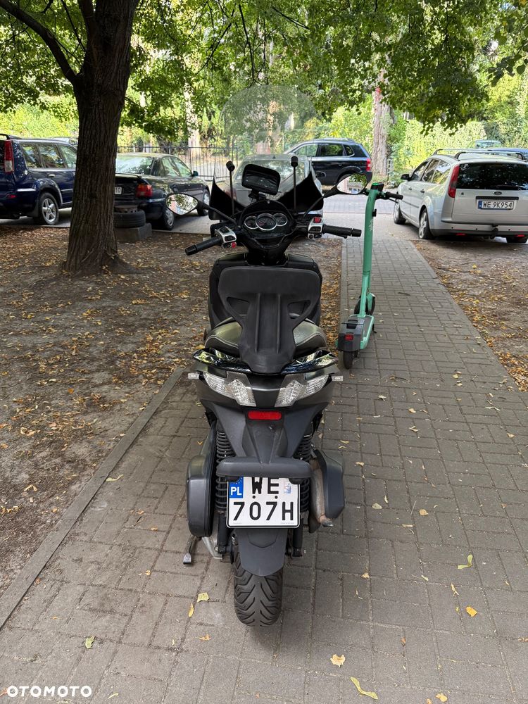 Piaggio MP-3 - 4