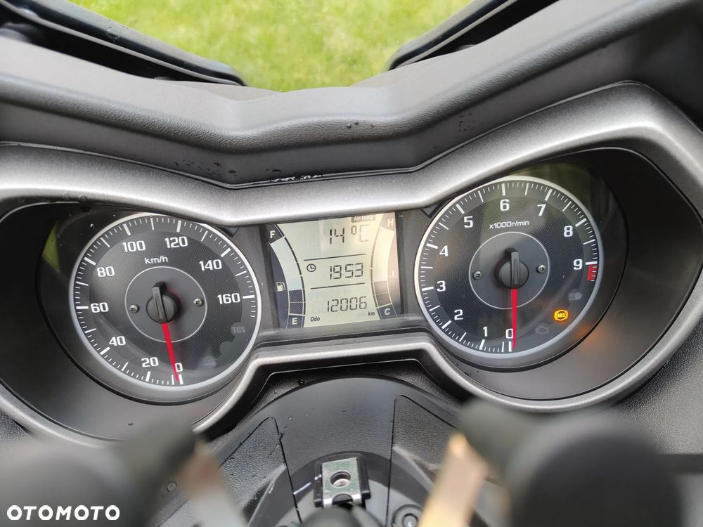 Yamaha X-max - 10