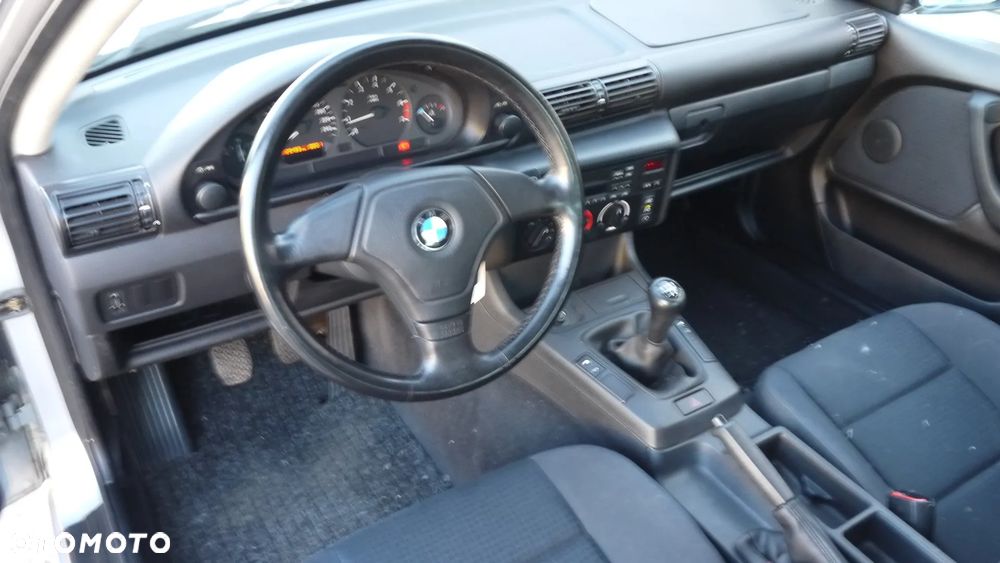 BMW Seria 3 316i - 22