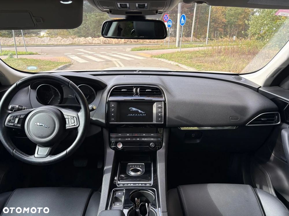 Jaguar F-Pace 2.0 i4D AWD Prestige - 12