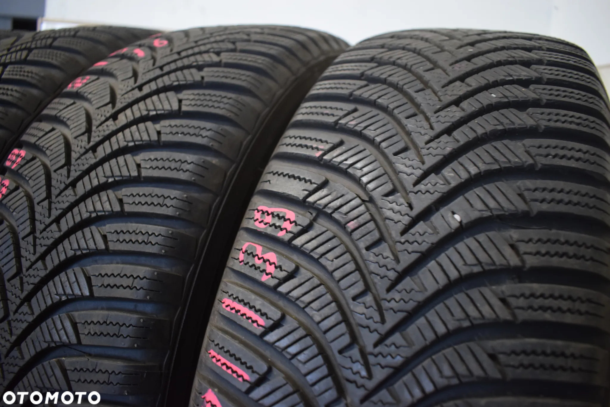 R16 215/65 Hankook Winter i*cept evo 2 Cena za komplet - 3