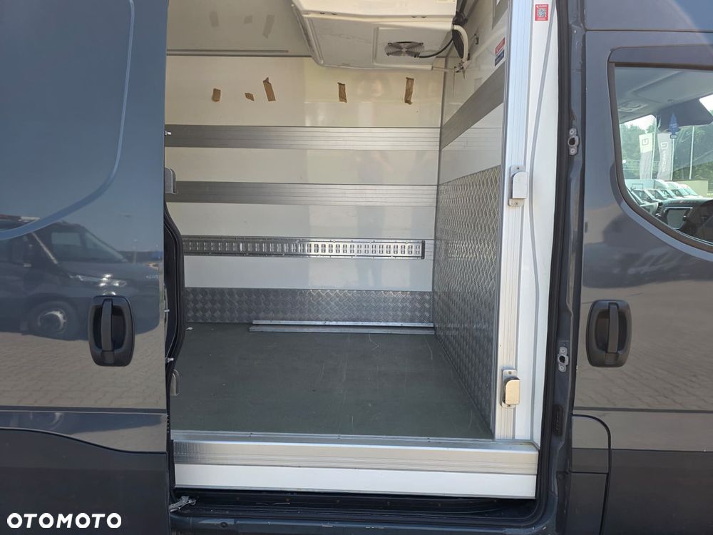 Iveco 35S18 Chłodnia Izoterma Furgon Maxi Izolowany Blaszak Krajowy 3l 180KM Ledy Nawigacja - 11