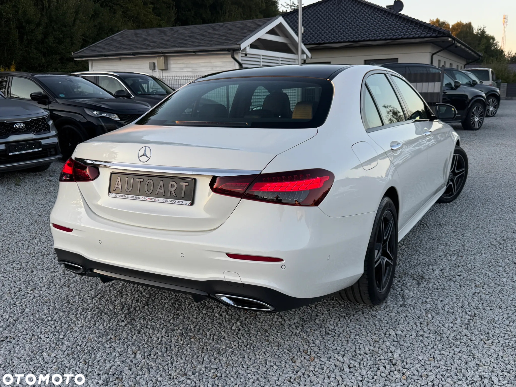 Mercedes-Benz Klasa E 220 d 4Matic T 9G-TRONIC AMG Line - 14