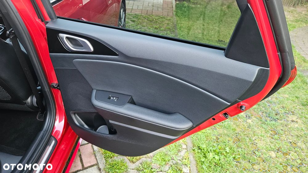 Kia Ceed - 33