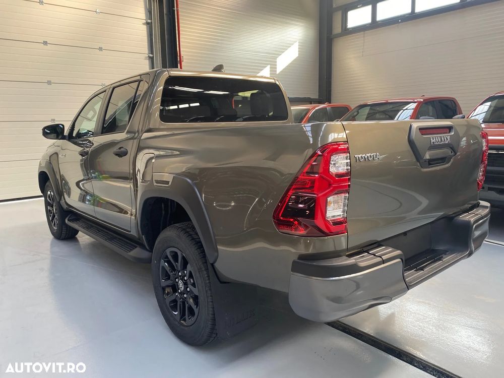 Toyota Hilux 2.8D 204CP 4x4 Double Cab AT MHEV Invincible - 6