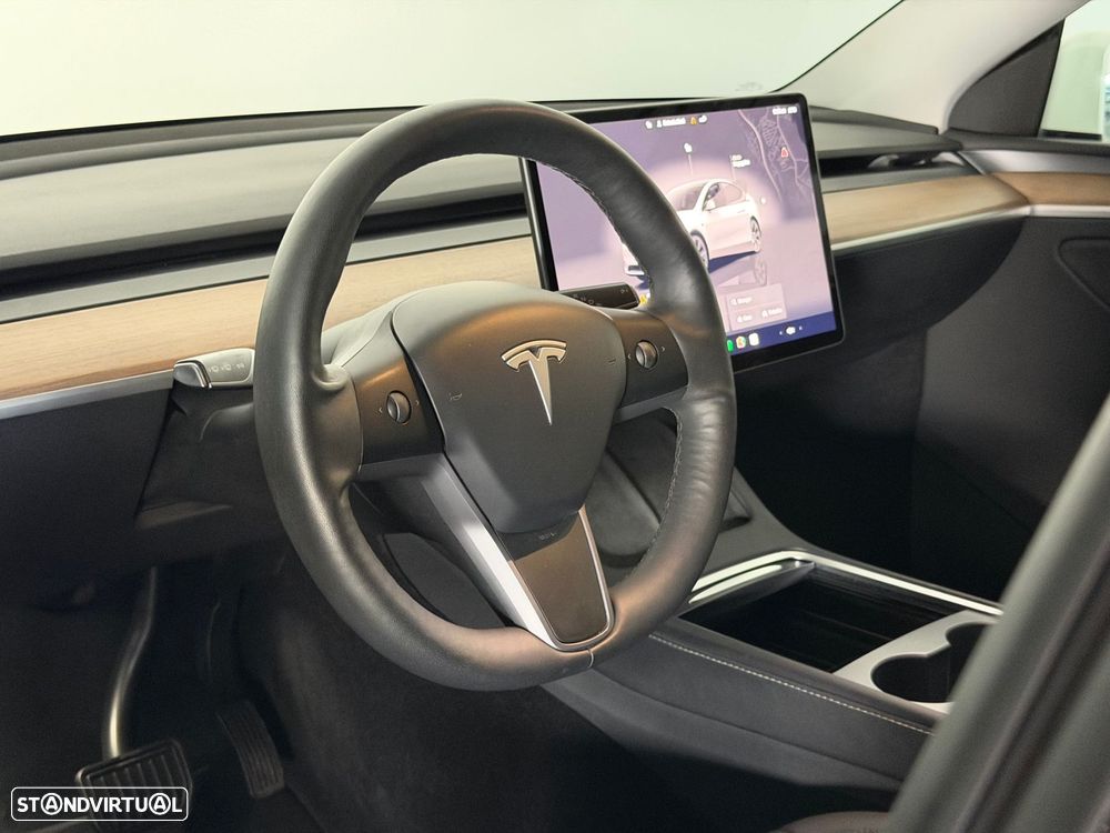 Tesla Model Y - 15
