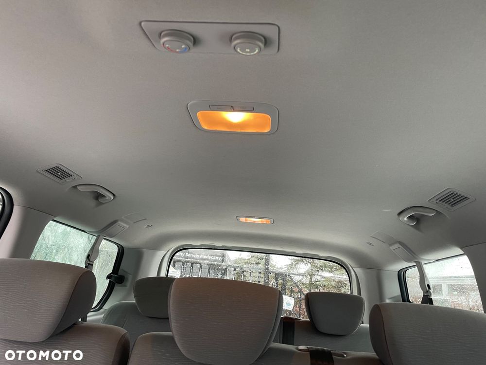 Hyundai H-1 Starex - 14