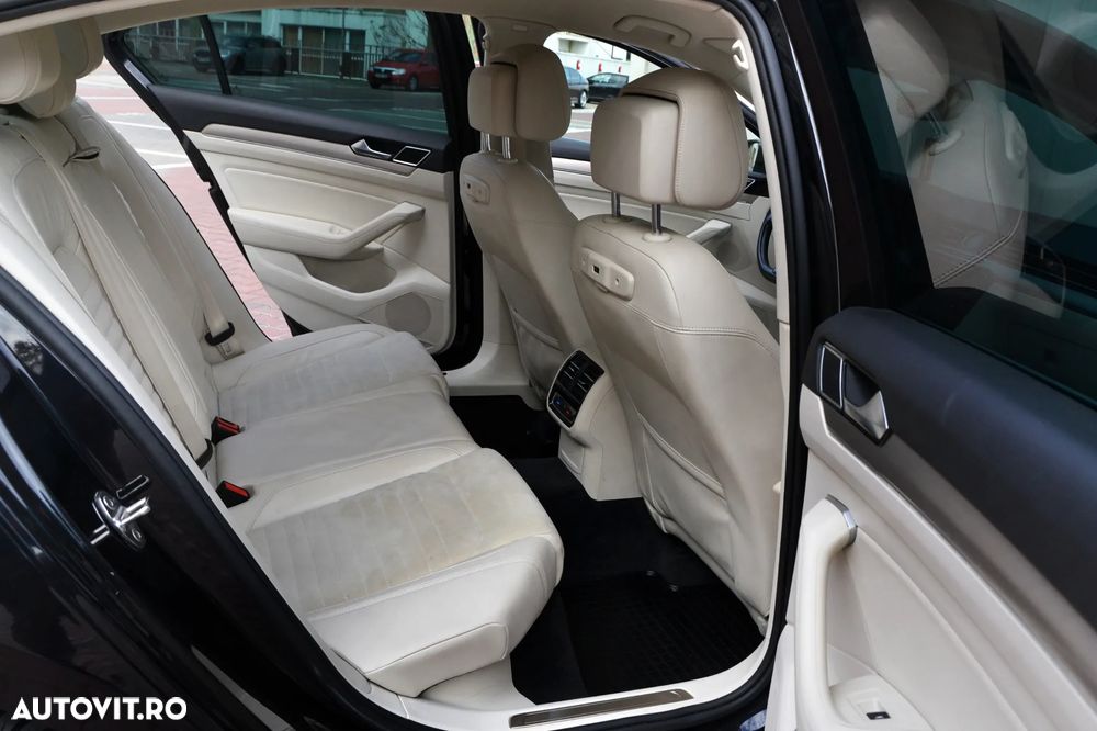 Volkswagen Passat 2.0 TDI DSG 4Motion Highline - 14