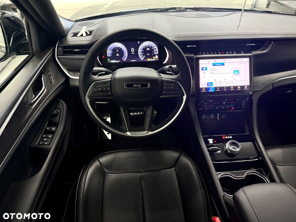 Jeep Grand Cherokee - 17
