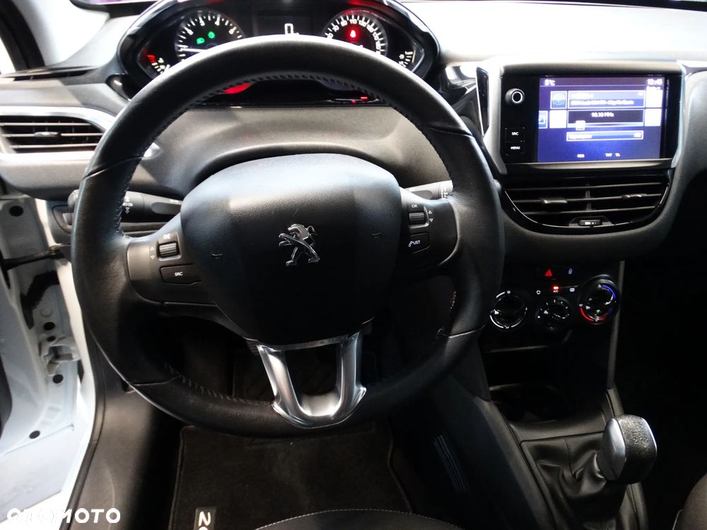 Peugeot 208 82 PureTech Style - 6