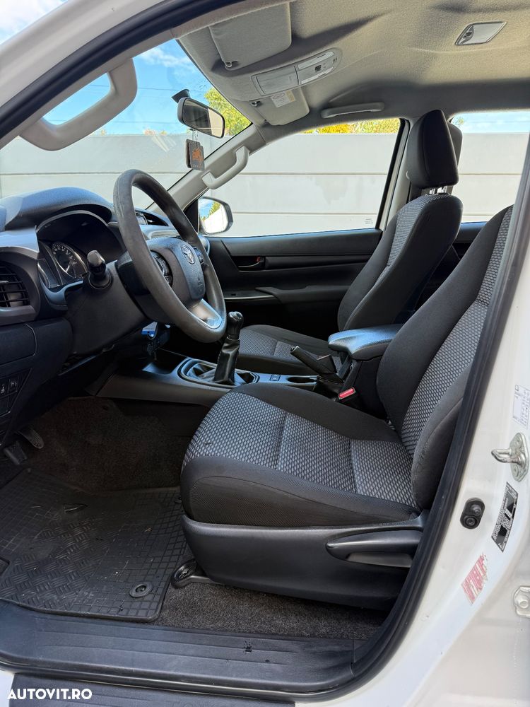 Toyota Hilux 2.4D 150CP 4x4 Double Cab 6MT Style - 10