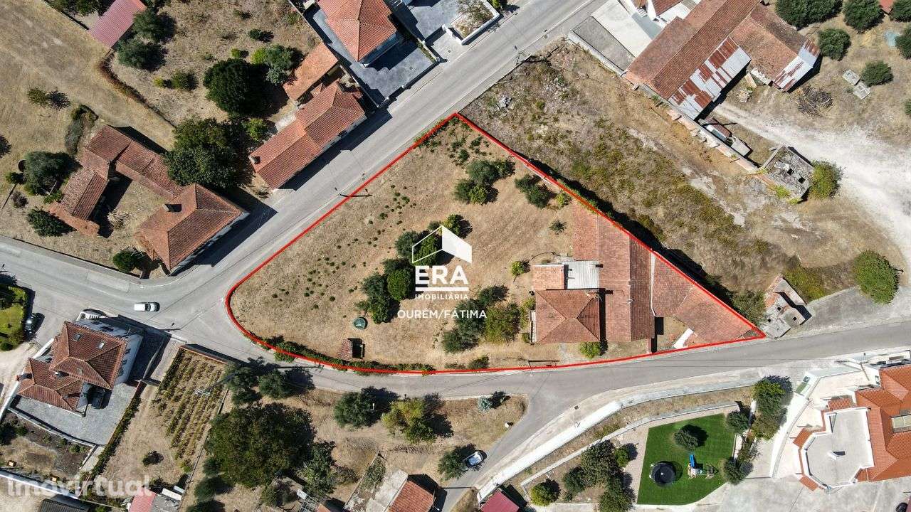 Moradia T3 localizada no Olival, Ourém - Grande imagem: 2/24