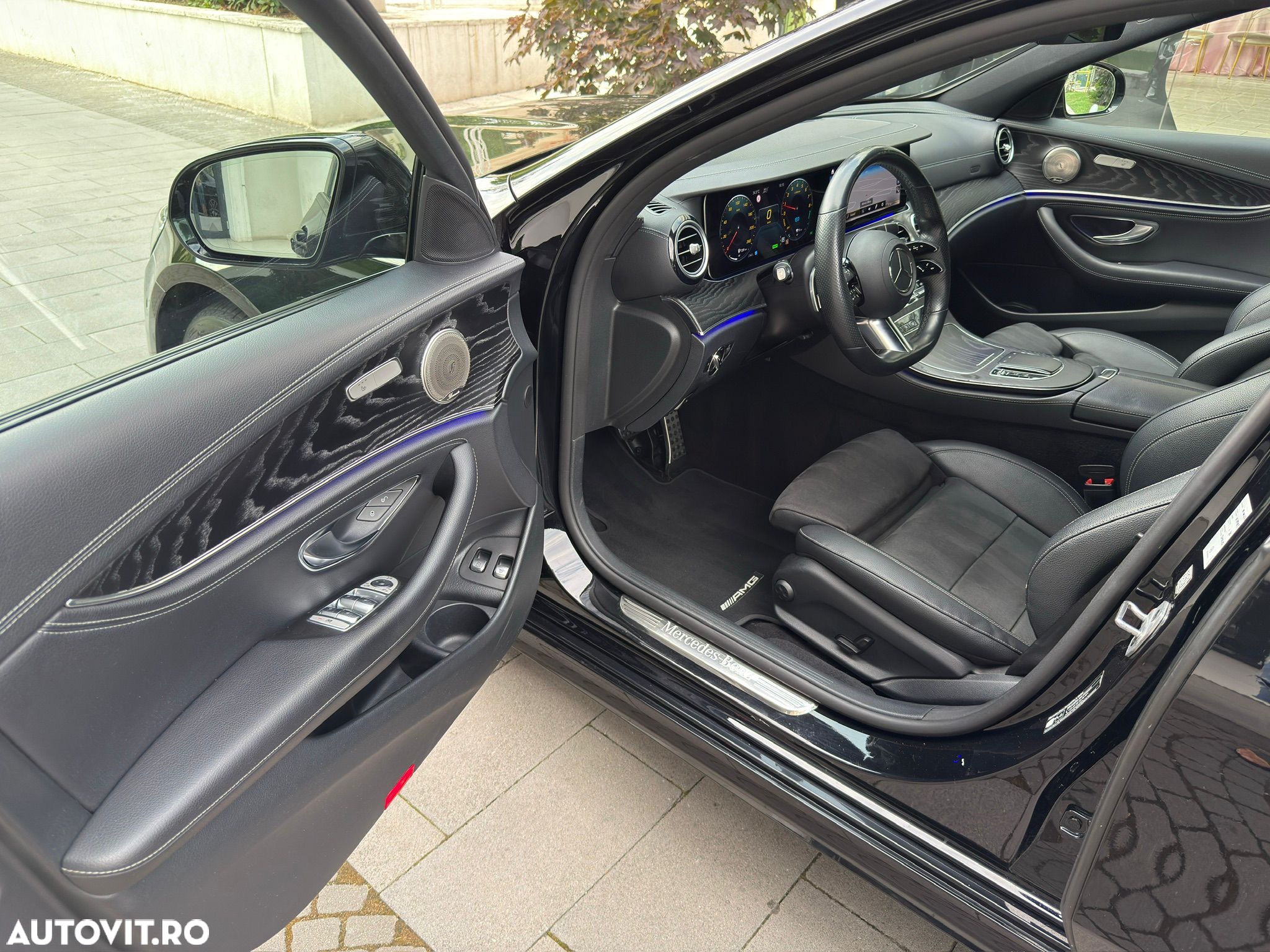 Mercedes-Benz E 300 9G-TRONIC AMG Line - 9
