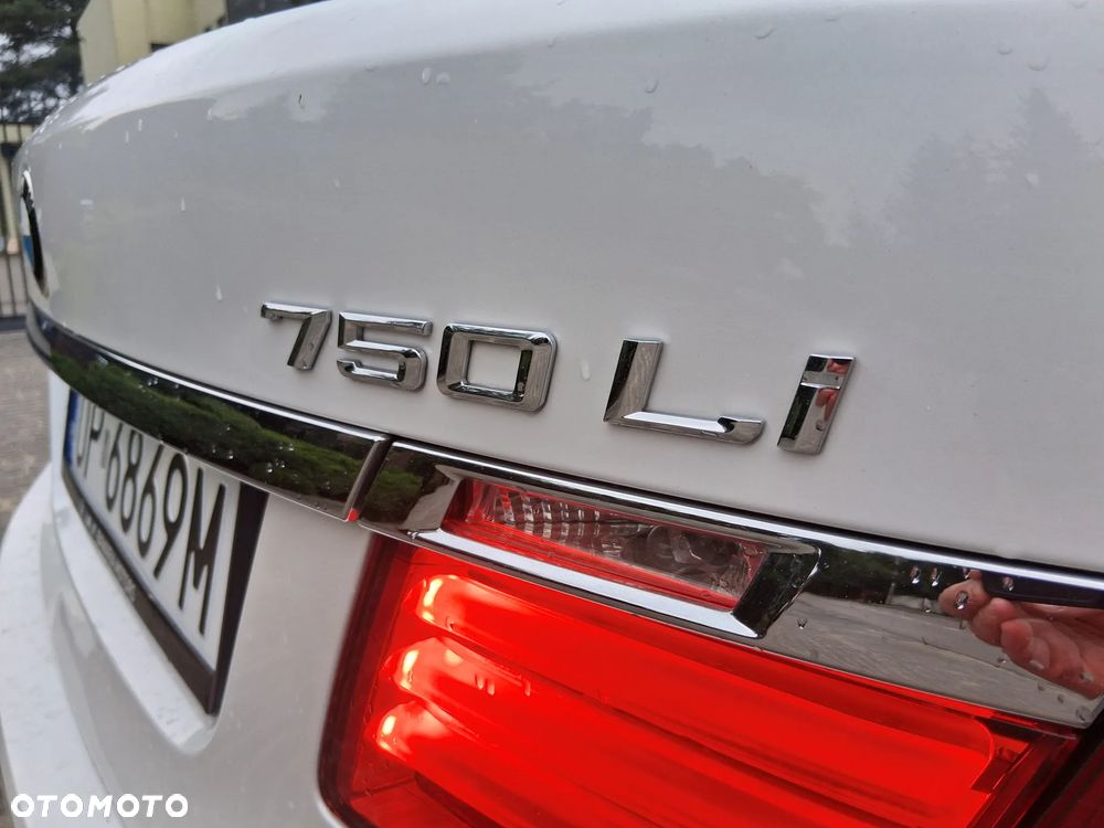 BMW Seria 7 750Li xDrive - 21