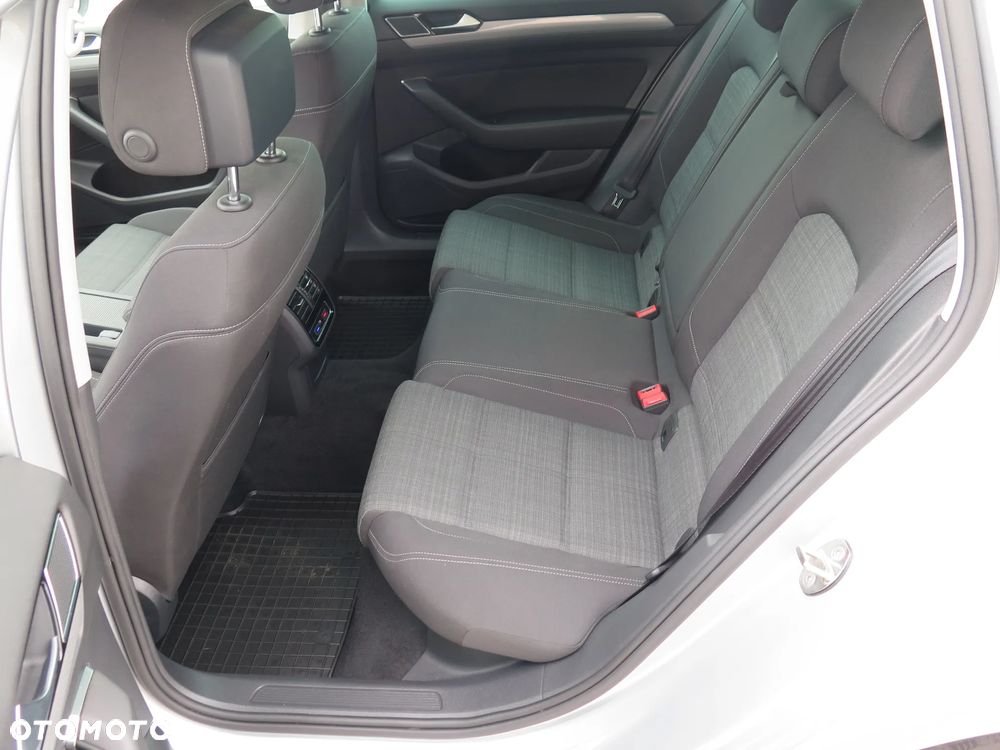 Volkswagen Passat 2.0 TDI SCR DSG 4Motion Business - 31
