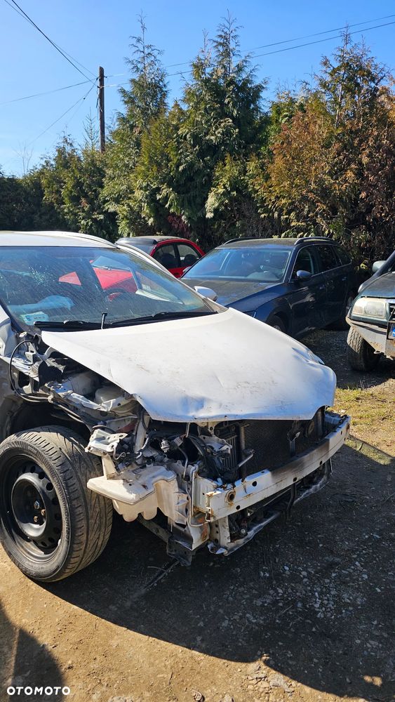 Toyota Auris 1.4 D-4D Premium - 3