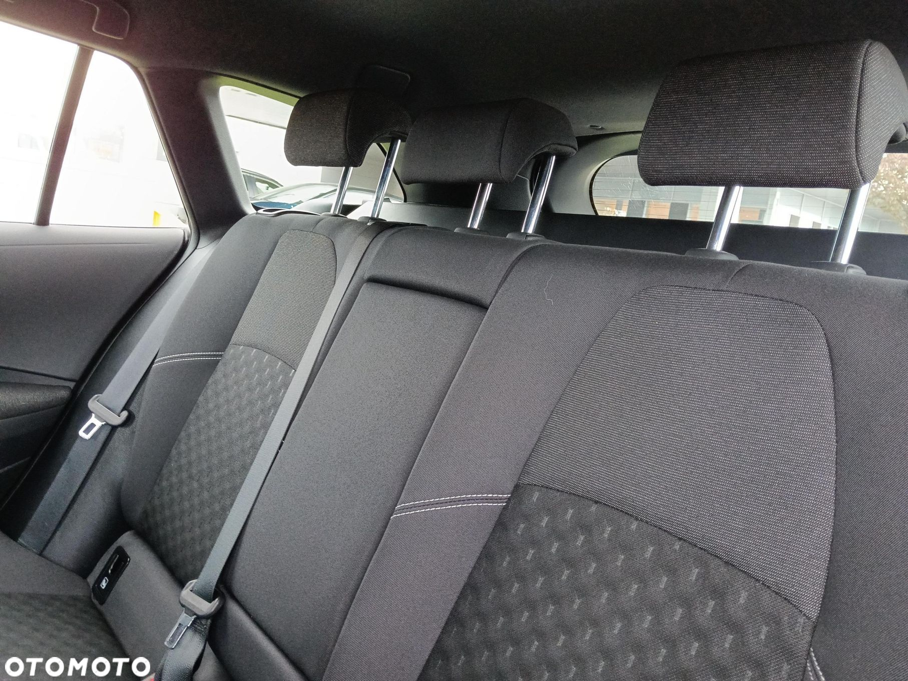 Toyota Corolla 1.8 Hybrid Comfort - 13