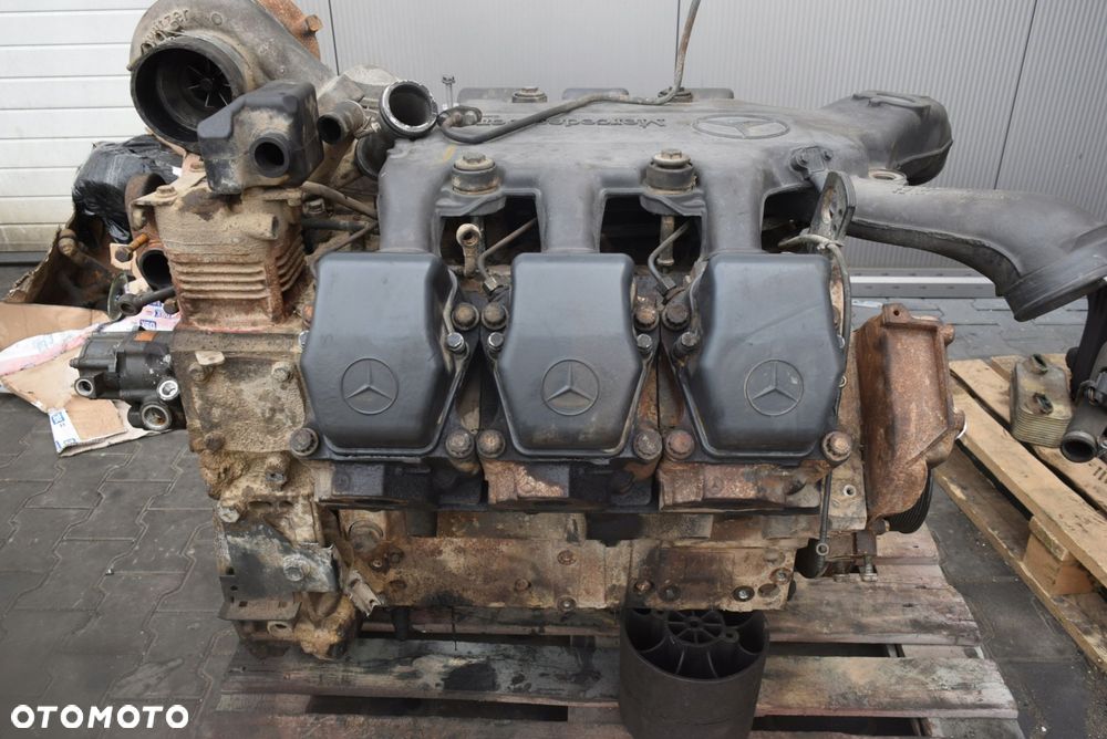 POKRYWA GŁOWICY ZAWORÓW DEKIELEK ACTROS MP3 - 2