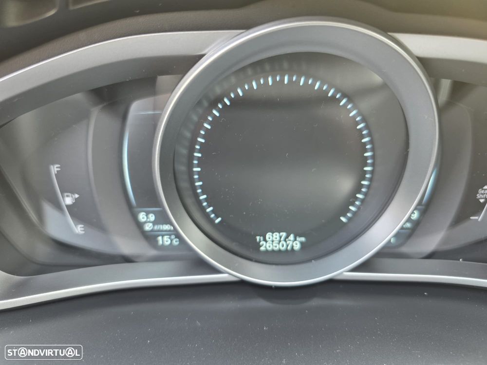 Volvo V40 2.0 D2 R-Design - 11