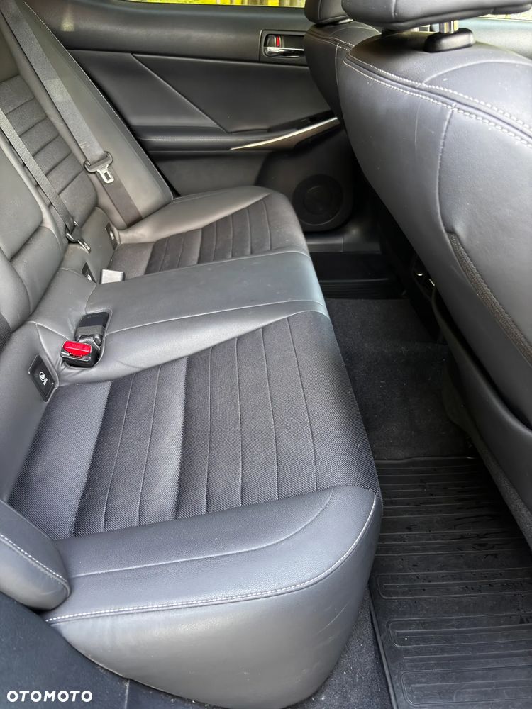 Lexus IS 200t Elite - 15