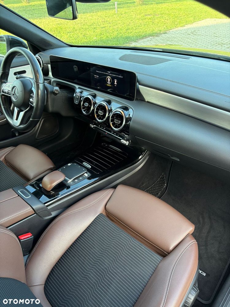 Mercedes-Benz CLA 220 4-Matic 7G-DCT - 12