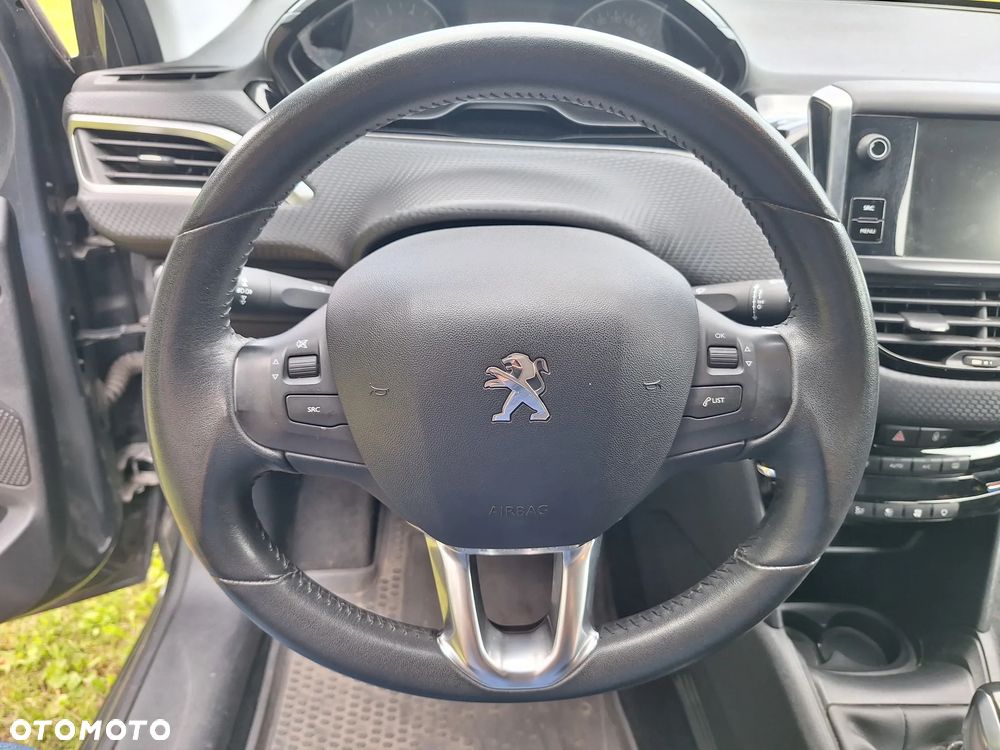 Peugeot 208 1.2 PureTech Style - 18