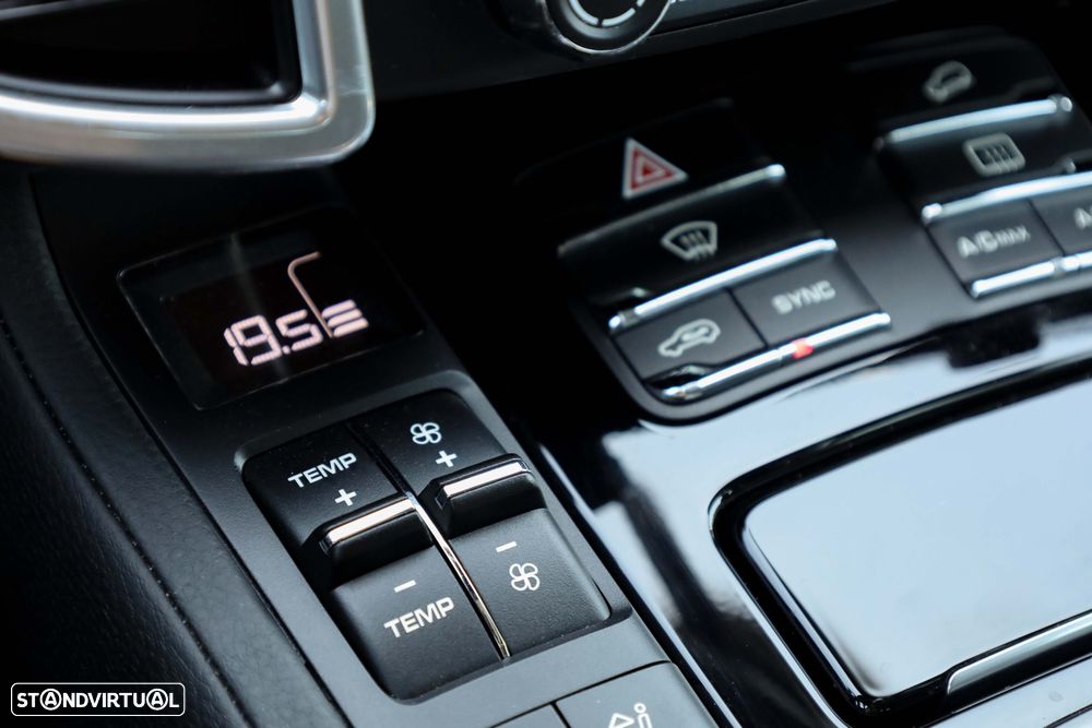 Porsche Cayenne - 25
