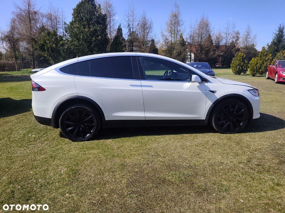 Tesla Model X - 4