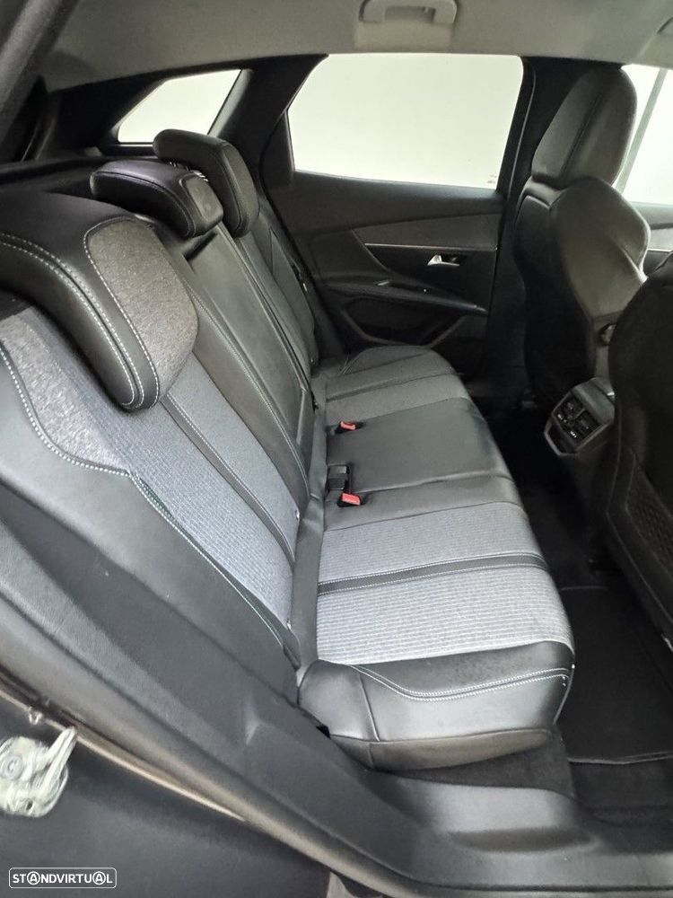 Peugeot 3008 1.2 PureTech Allure EAT8 - 31