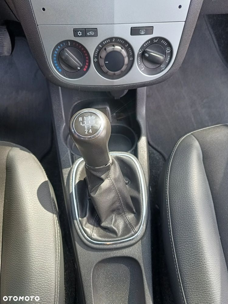 Opel Corsa 1.4 16V Color Edition - 29