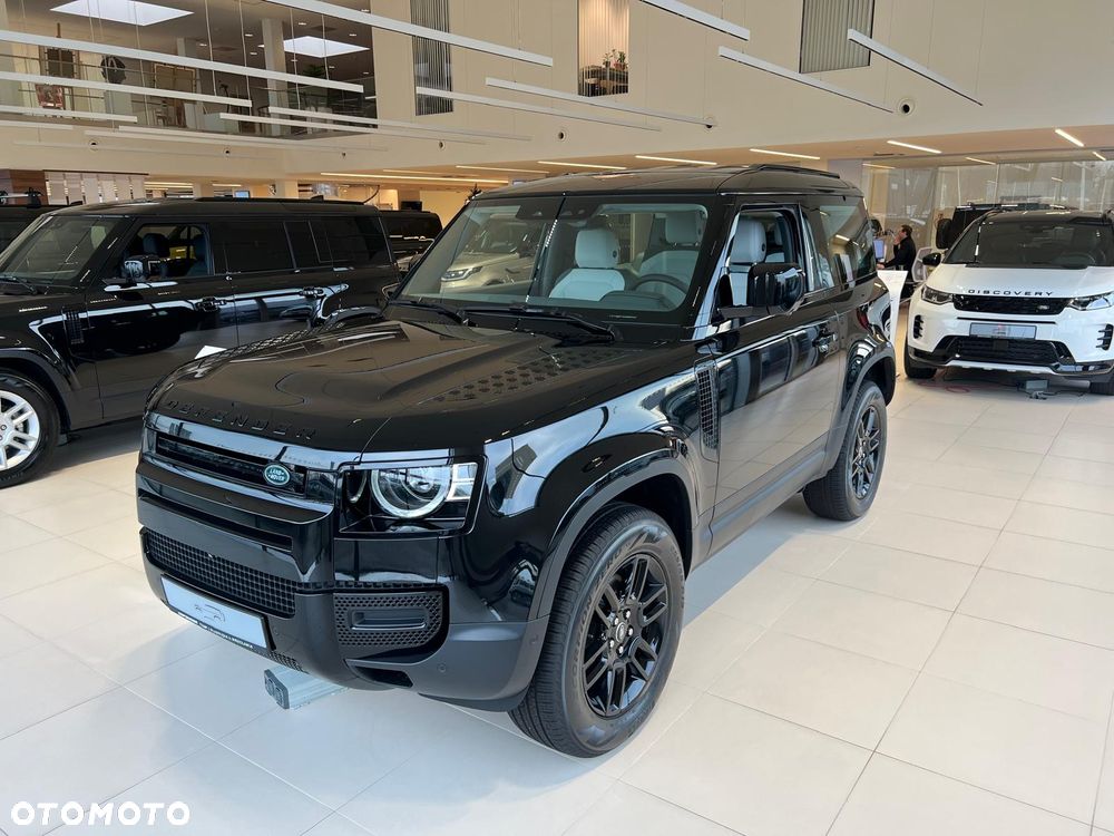 Land Rover Defender - 1