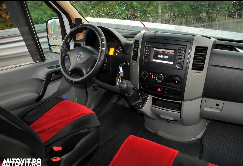 Mercedes-Benz Sprinter - 13