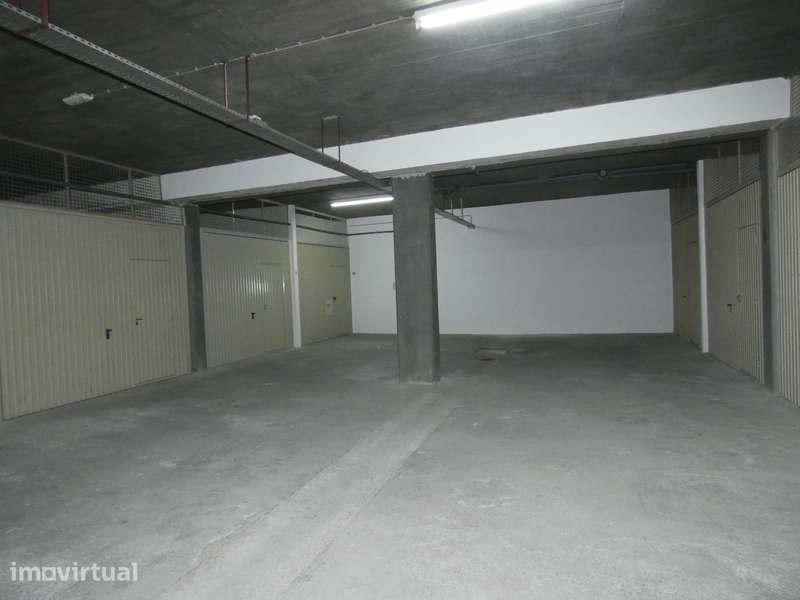 Garagem Espaçosa em Santa Cruz com Excelente Acesso - Grande imagem: 5/16
