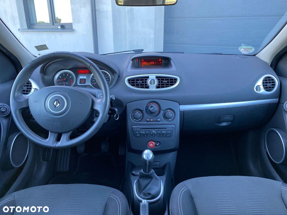 Renault Clio 1.2 16V 75 Expression - 32