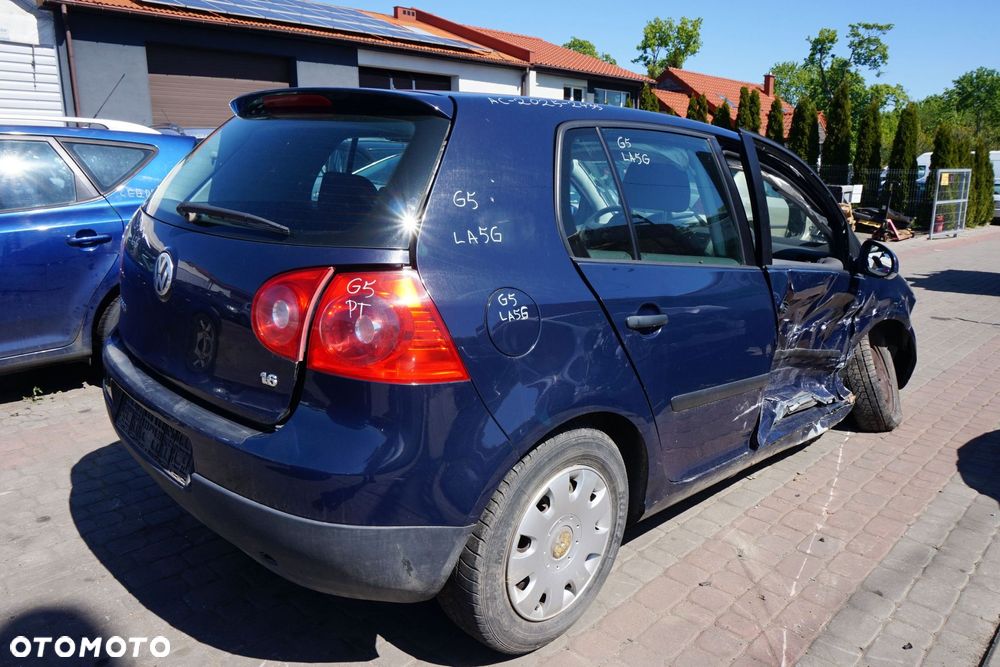 VOLKSWAGEN GOLF V 5D HB 2005 LA5G 1.6 8V BGU 102KM FVH SREBRNY na części - 5