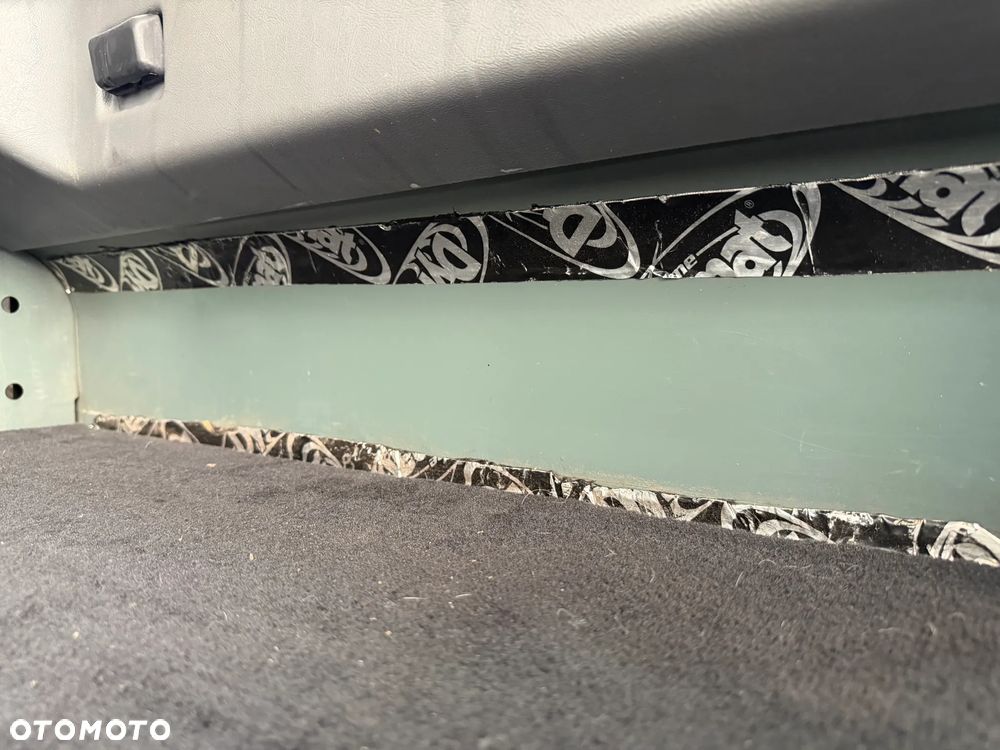 Land Rover Defender 2.4 TD4 S - 30