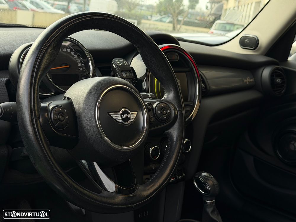 MINI 5 Portas Cooper D Auto - 9