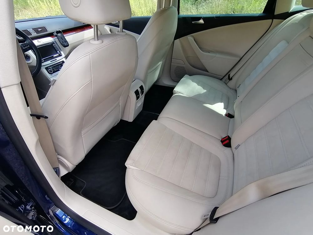 Volkswagen Passat Variant 2.0 TDI DPF DSG Highline - 30