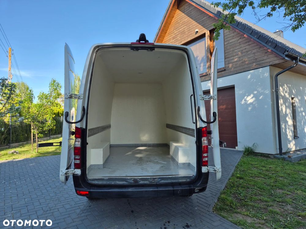 Mercedes-Benz Sprinter - 2