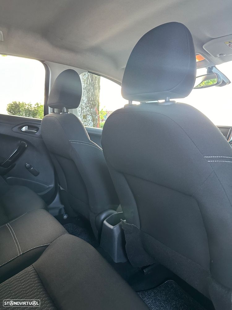 Peugeot 208 1.2 PureTech Style - 23