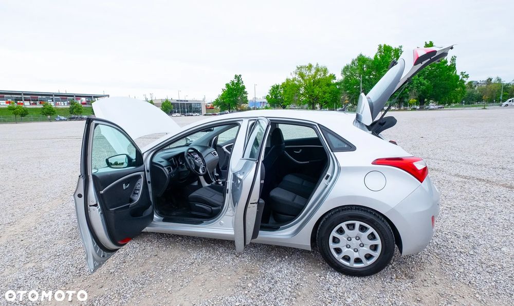 Hyundai i30 blue 1.6 CRDi YES Silver - 16
