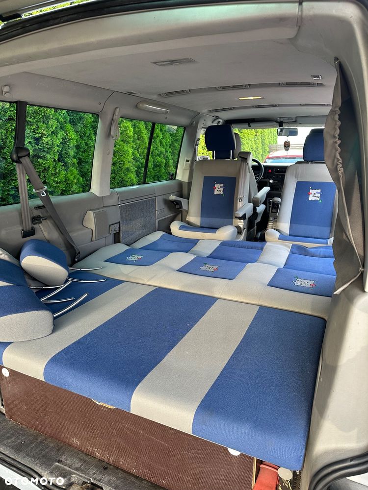 Volkswagen Multivan - 11