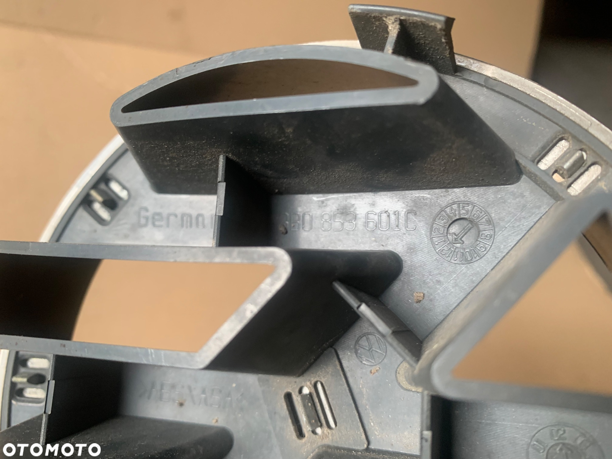 3B0853601 emblemat znaczek grila vw passat b5 fl lift 130mm - 3