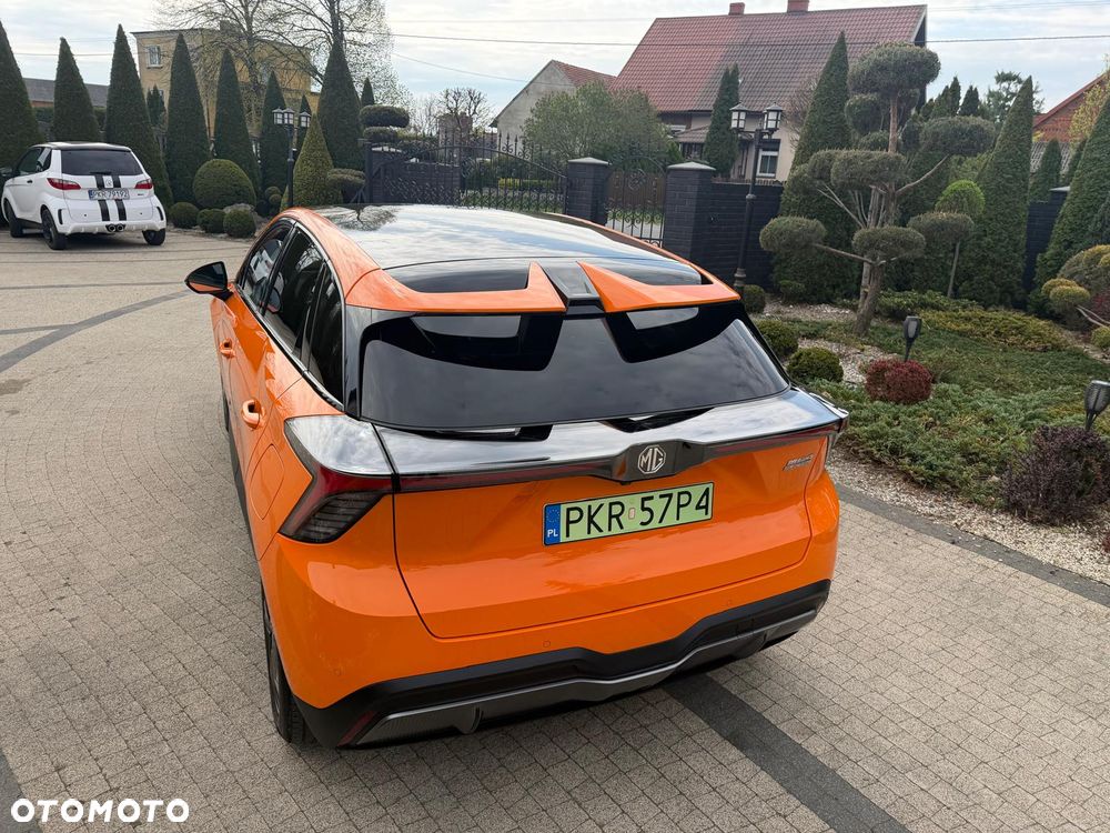 MG 4 Luxury 64 kWh - 12