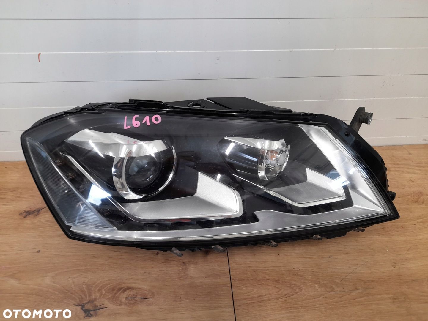 LAMPA PRZEDNIA PRAWA VOLKSWAGEN PASSAT B7 LED - 1