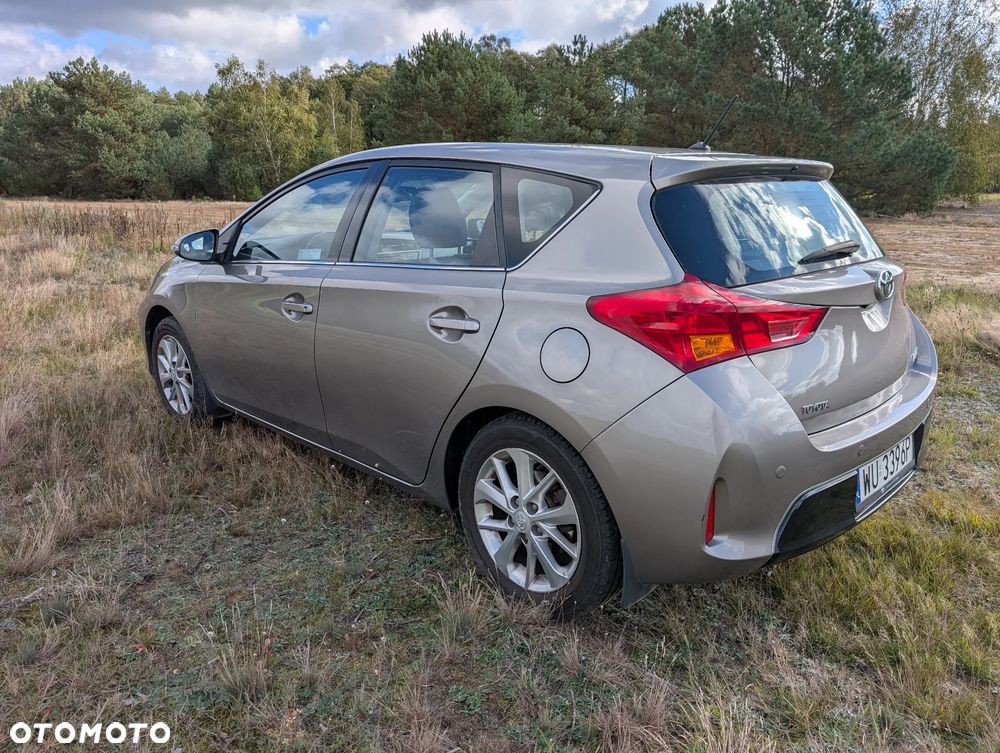 Toyota Auris 2014 photo 5