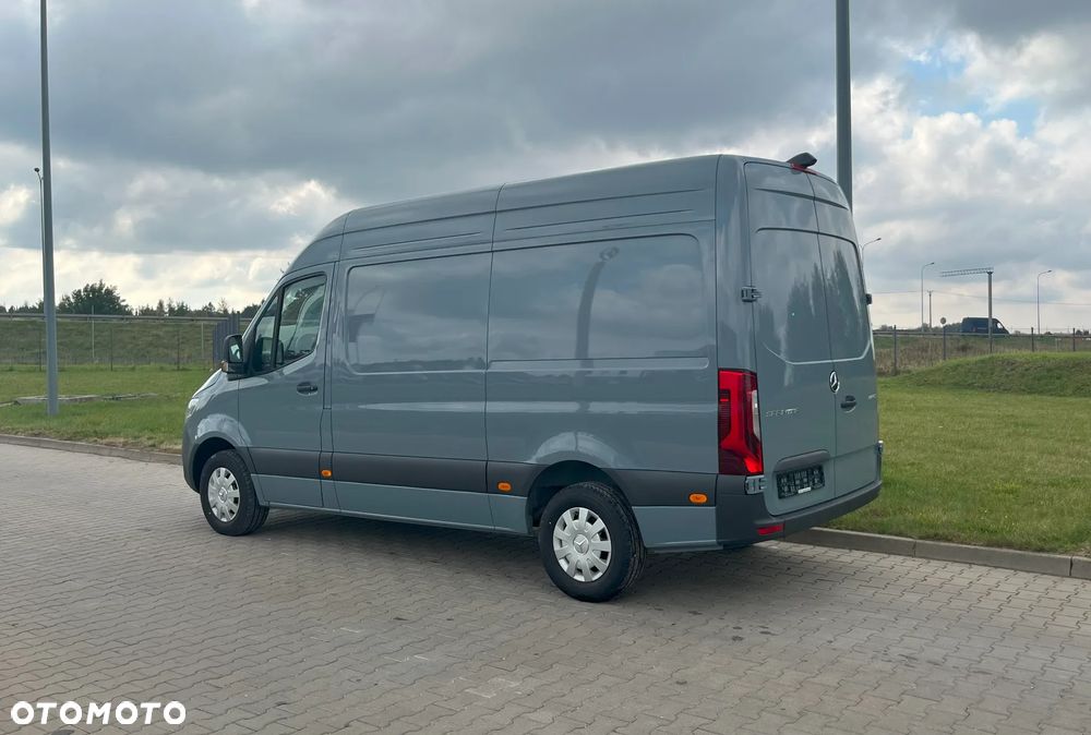 Mercedes-Benz Sprinter - 2