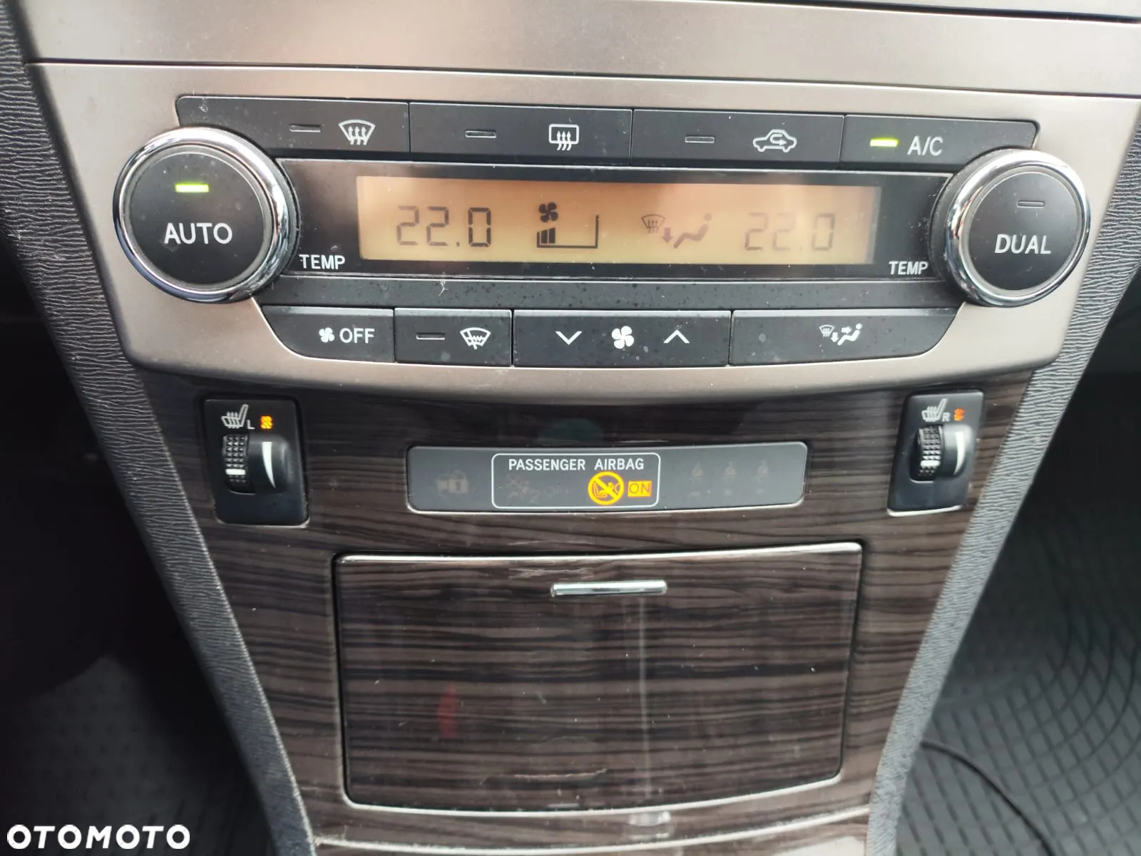Toyota Avensis 1.8 Premium MS - 17