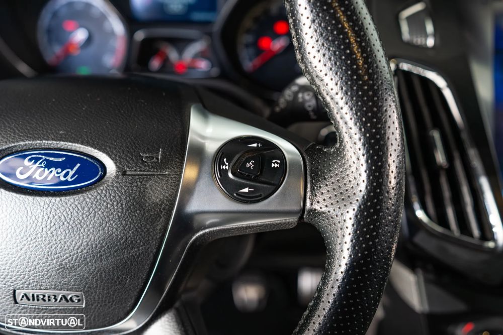 Ford Focus 2.0 EcoBoost ST c/ Pack Pele Desportiva - 44