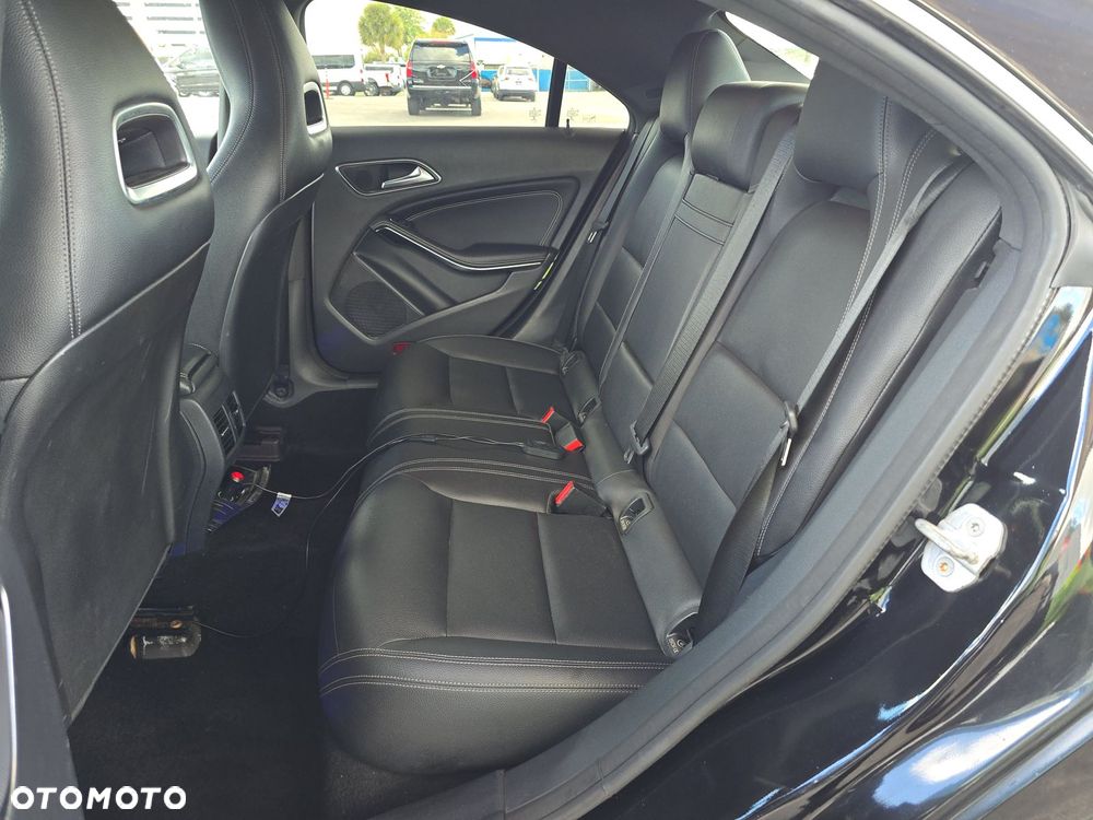 Mercedes-Benz CLA 250 7G-DCT AMG Line - 12